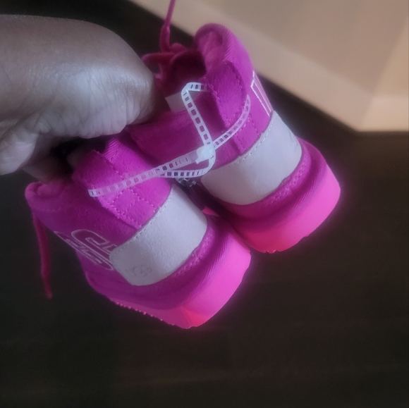 UGG Neumel Graphic Outline Chukka (New) Toddler - Picture 3 of 5